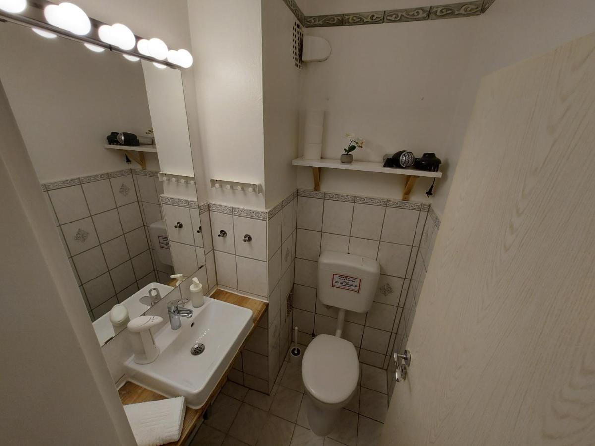 Overnight Apartment Cologne Exterior photo